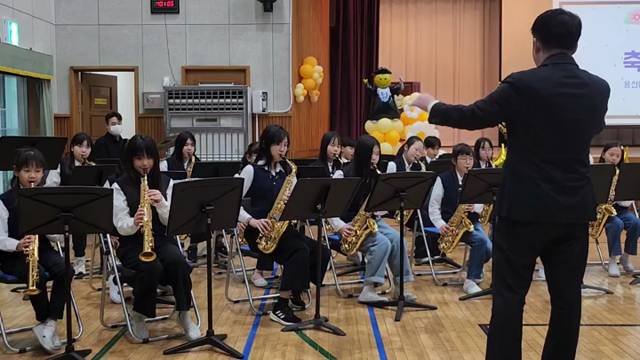 '2024학년도 용산에이스색소폰앙상블 졸업식 축하공연' 썸네일이미지